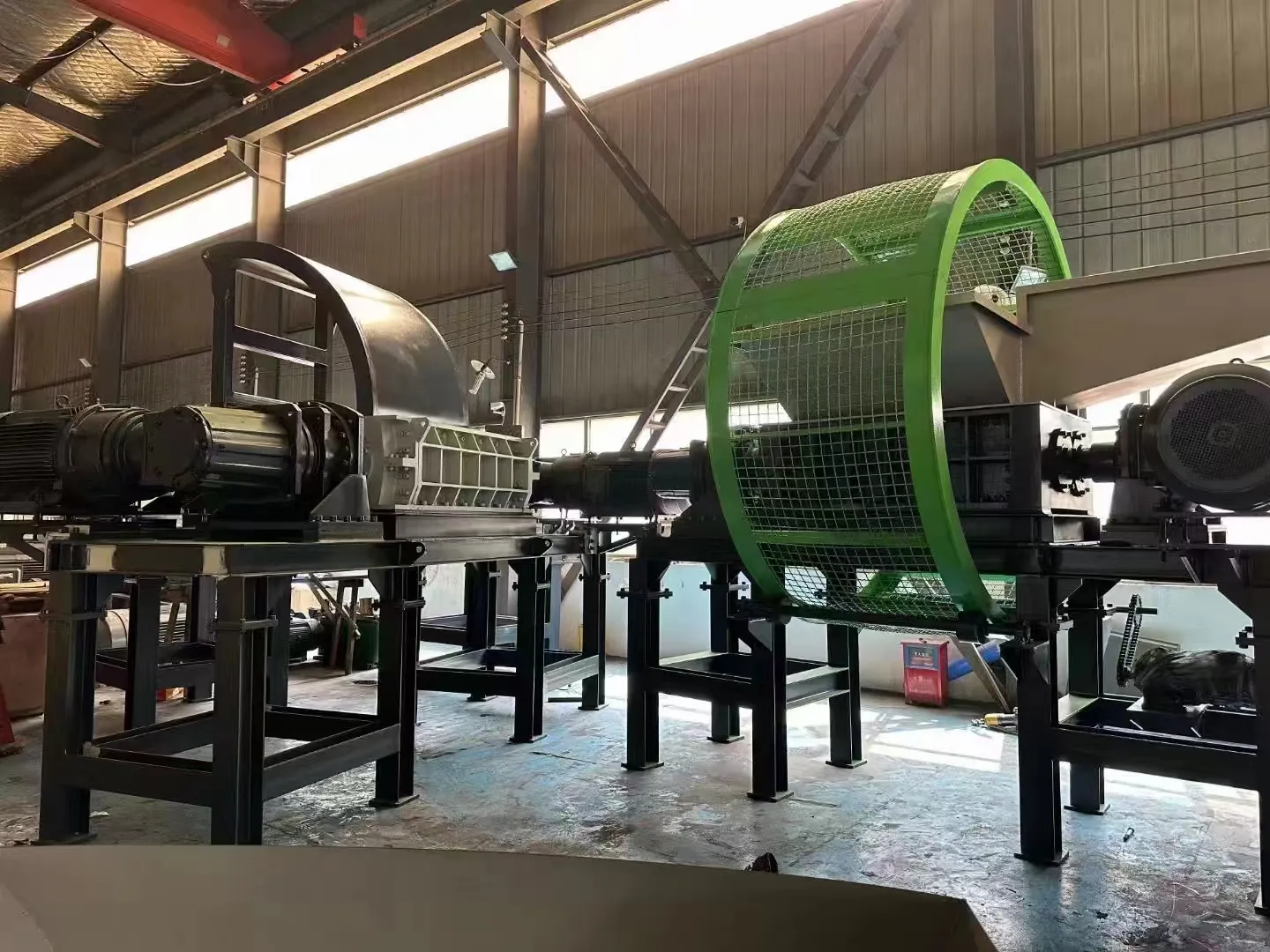 A rubber double shaft shredder